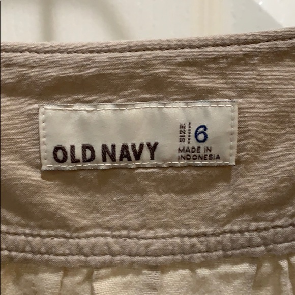 Old Navy mini skirt in Oatmeal size 6. - Picture 4 of 4